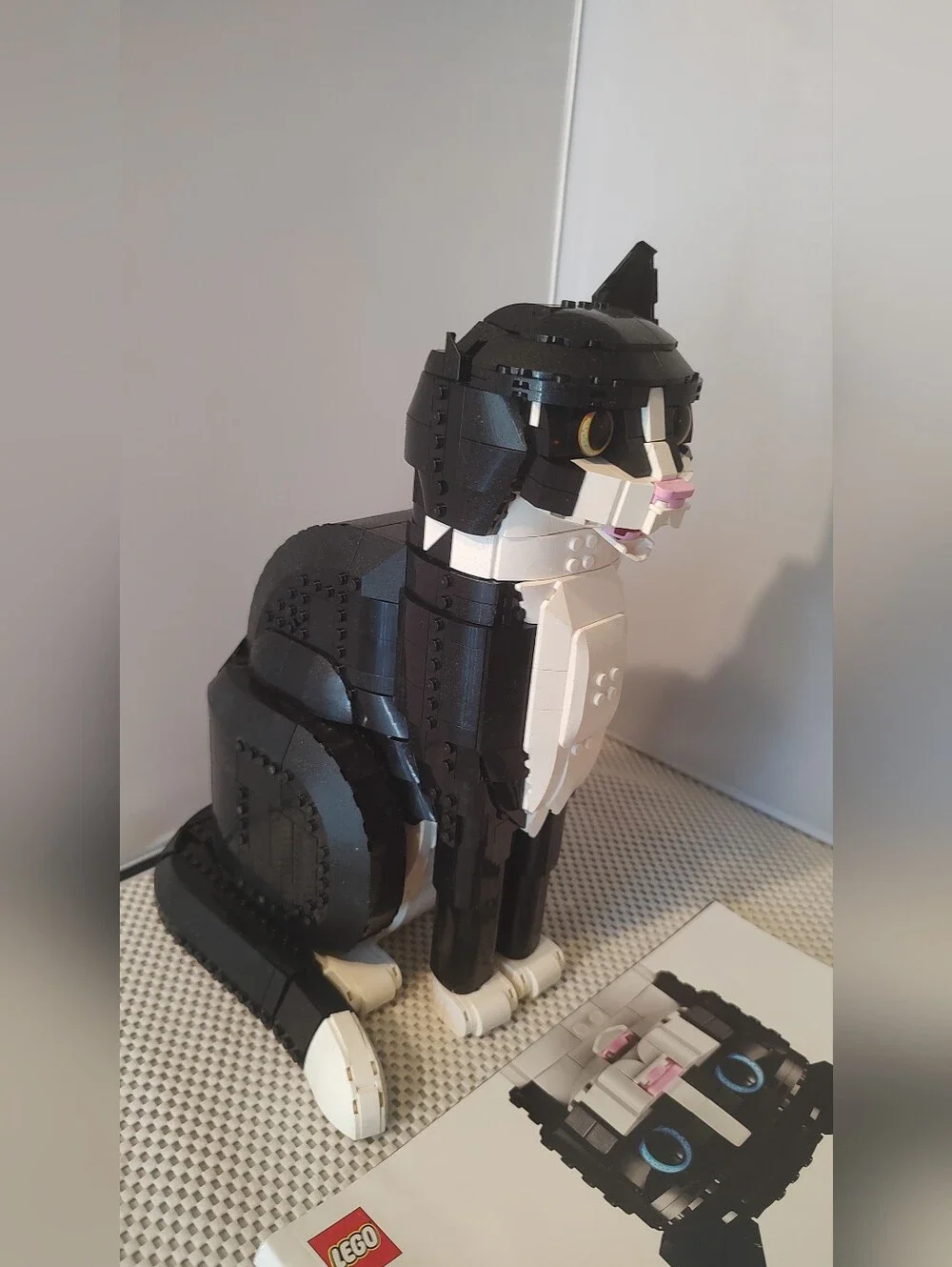 Lego 21349 Tuxedo Cat